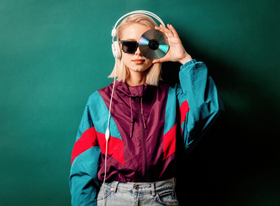 style-woman-90s-punk-clothes-with-headphones-cd